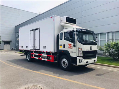 重汽豪沃6米冷藏車 廂式冷藏車價格與冷凍車售價分析
